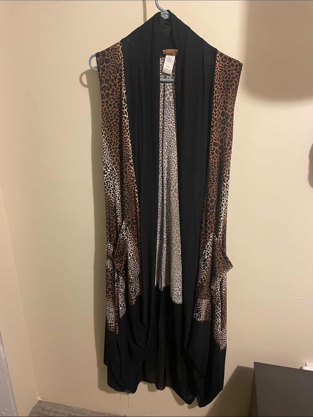 Leopard-Print vest with pockets